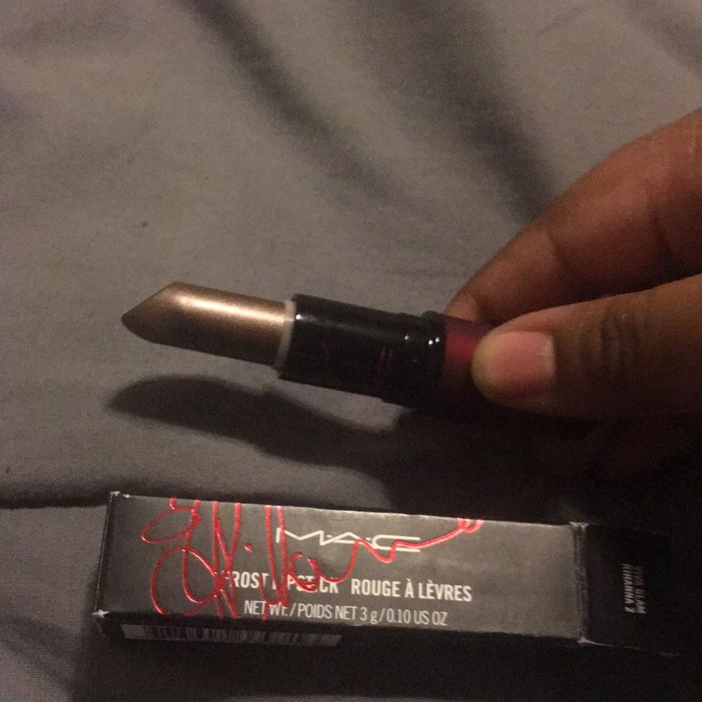 Mac Viva Glam Rihanna 2 lipstick